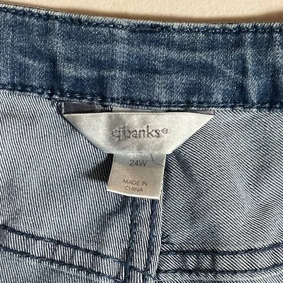 CJ Banks Denim Bermuda Shorts with Embellished Pockets โ Size 24W - Picture 8 of 11